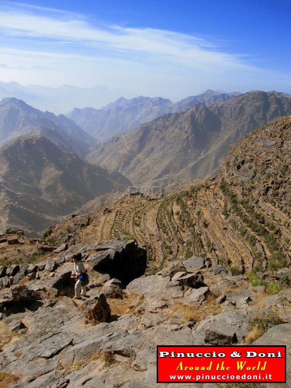 Yemen - From Shahara to valley - 17.jpg